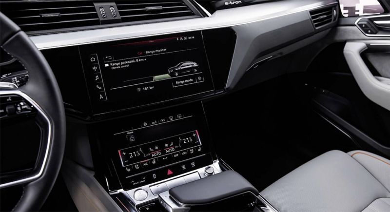 
                                    Audi показала интерьер электрического кроссовера
                            