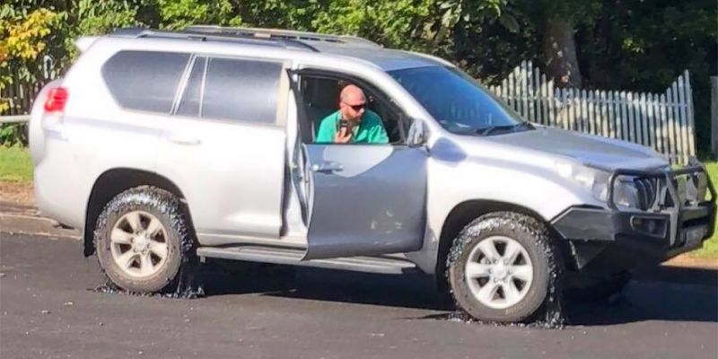 
                                    В Австралии расплавленный асфальт повредил 50 автомобилей
                            