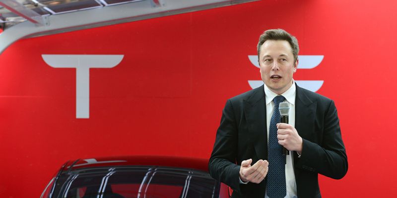 
                                    Tesla потеряла за три месяца более 700 миллионов долларов
                            