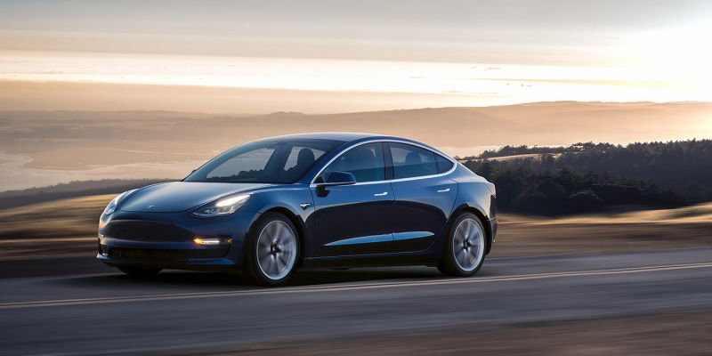 
                                    Tesla привезет Model 3 в Россию в первом квартале 2018 года
                            
