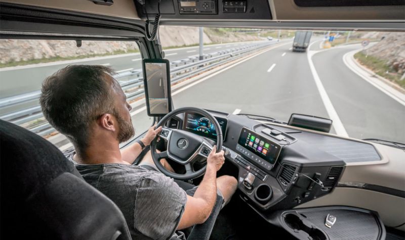 
                                    Mercedes-Benz представил полуавтономный грузовик
                            
