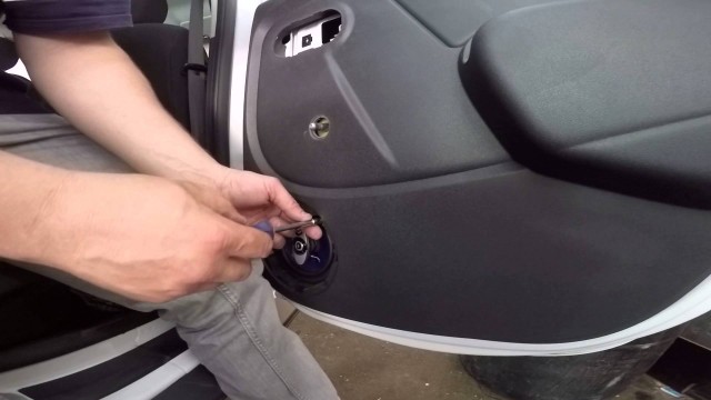 Снятие обшивки двери Renault Duster