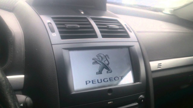 Установка планшета Peugeot 407
