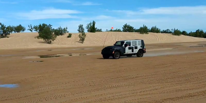 
                                    Jeep Wrangler нового поколения испытали на бездорожье
                            