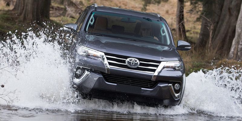 
                                    Toyota представила новый внедорожник Fortuner для России
                            