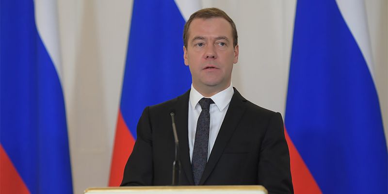 
                                    Медведев пообещал субсидии производителям беспилотников
                            