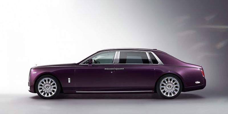 
                                    Самый тихий в мире: Rolls-Royce показал новый Phantom
                            