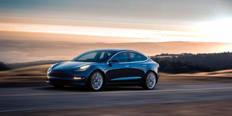 
                                    Tesla представила серийную версию Model 3
                            
