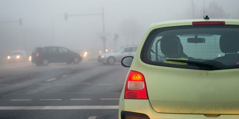 
                                    Водителей попросили отказаться от поездок по Москве из-за тумана
                            