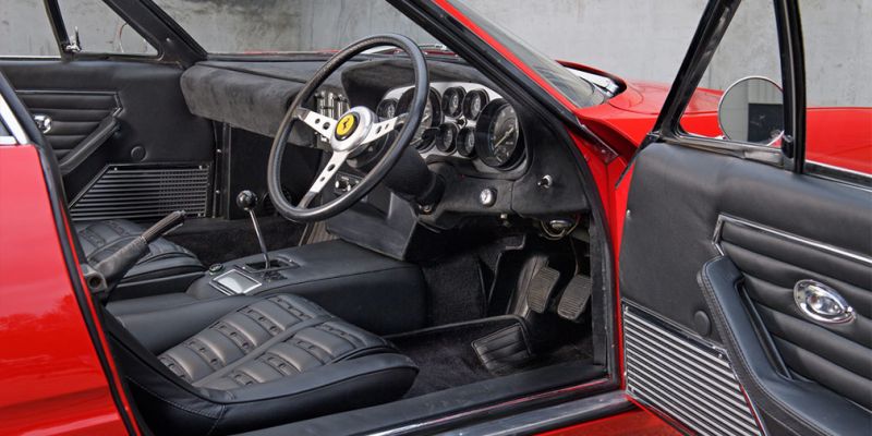 
                                    Ferrari Элтона Джона выставили на аукцион
                            
