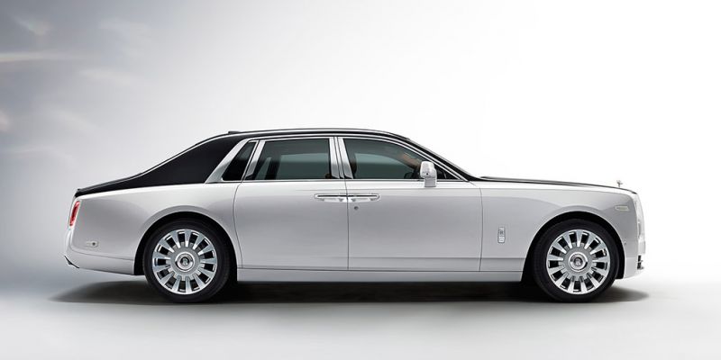 
                                    Самый тихий в мире: Rolls-Royce показал новый Phantom
                            