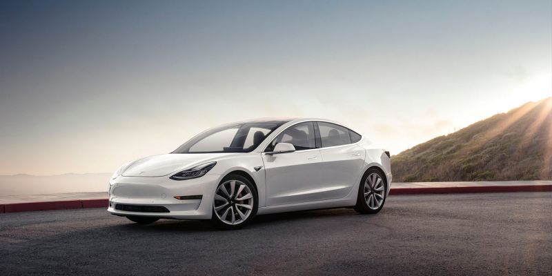 
                                    Названы характеристики самого доступного электрокара Tesla
                            
