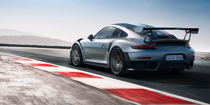 
                                    Гонщики Porsche испытали быстрейший 911 в истории
                            
