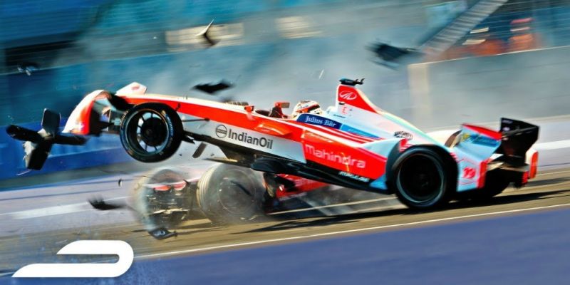 
                                    Все аварии третьего сезона Formula E показали на видео
                            