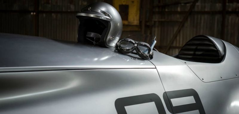 
                                    Infiniti выпустит электрический гоночный автомобиль в стиле 1940-х
                            