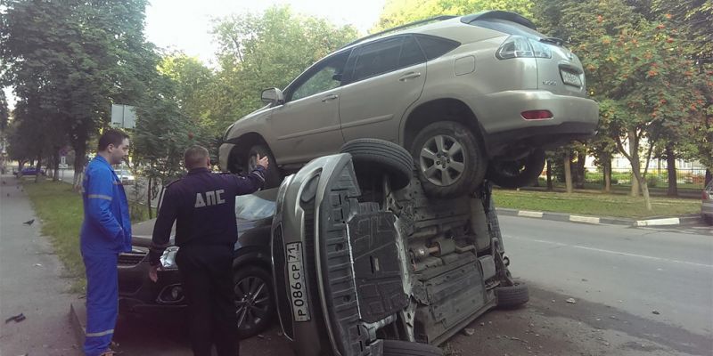 
                                    В Туле кроссовер Lexus упал на две припаркованные иномарки
                            