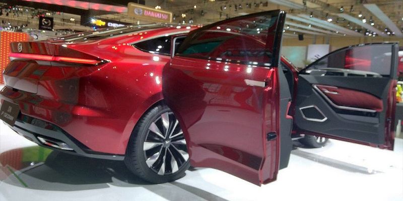 
                                    Daihatsu представила седан с дверьми, как у Rolls-Royce
                            