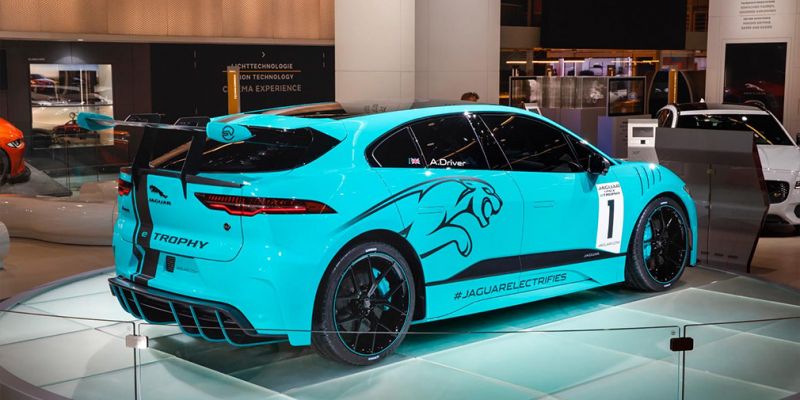 
                                    Jaguar I-Pace превратили в гоночный автомобиль
                            