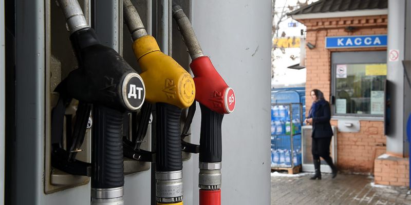 
                                    Правительство решило повысить акцизы на бензин
                            