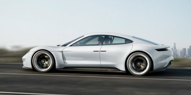 
                                    Серийный электрокар Porsche получится не дороже модели Panamera
                            