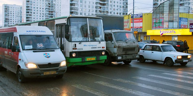 
                                    Водителей попросили пересесть на общественный транспорт в Москве
                            