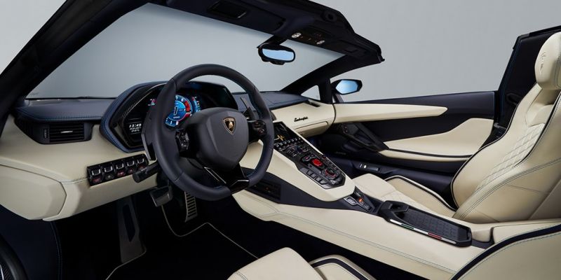 
                                    Lamborghini Aventador S: 740 сил и без крыши
                            