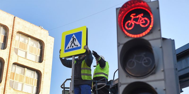 
                                    Уменьшенные дорожные знаки будут использовать по всей России
                            