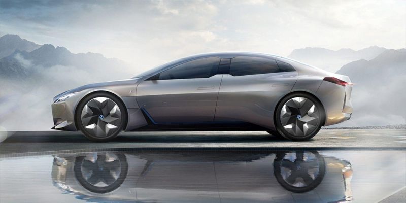 
                                    BMW показала большой электрокар с запасом хода в 600 километров
                            