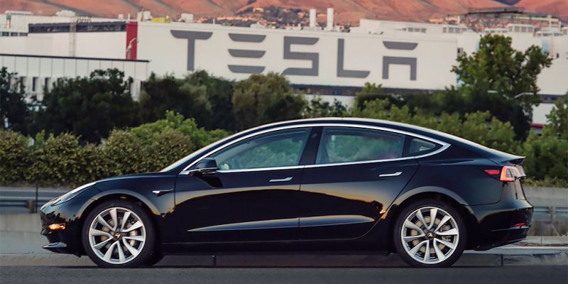 
                                    Компания Tesla сорвала план выпуска Model 3
                            