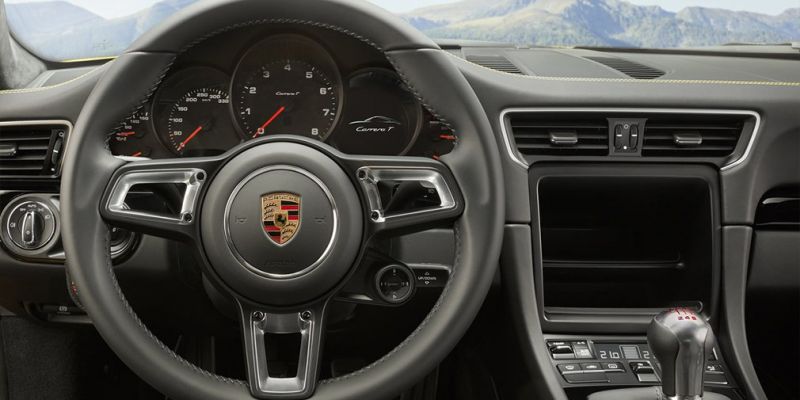 
                                    Porsche 911 получила бюджетную версию для гонок
                            