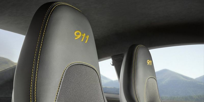 
                                    Porsche 911 получила бюджетную версию для гонок
                            