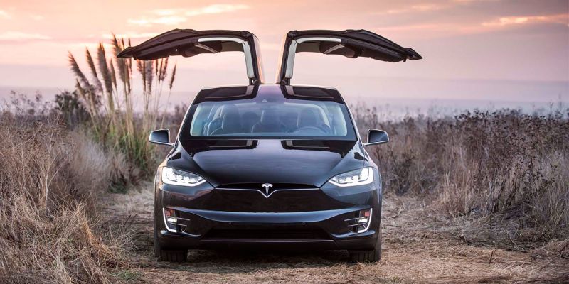 
                                    Tesla отзывает кроссоверы Model X
                            