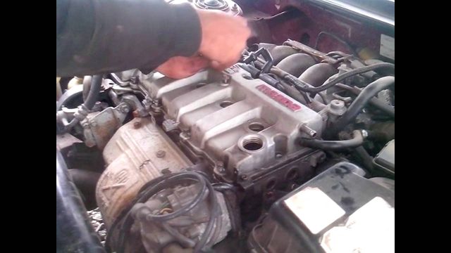 Замена прокладки крышки клапанов Mazda 626