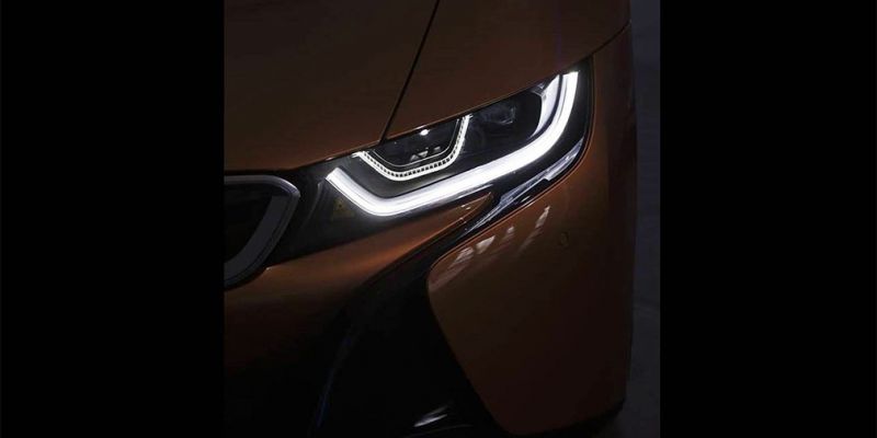 
                                    BMW показала оптику родстера i8
                            