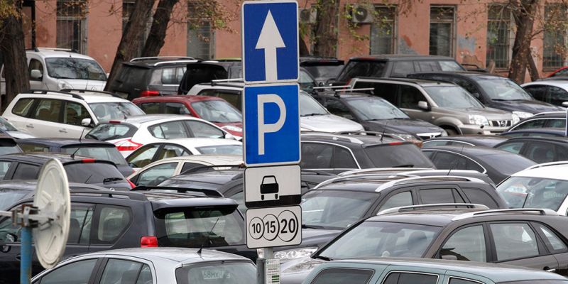 
                                    Названы районы Москвы, где могут ввести платную парковку
                            
