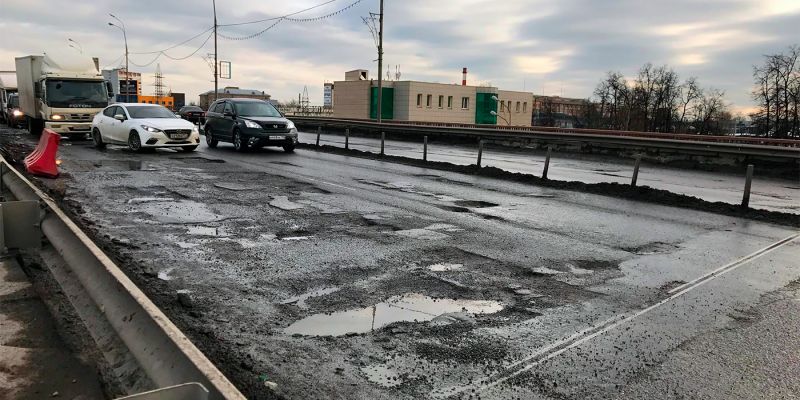 
                                    Власти рассказали, когда в России исчезнут плохие дороги
                            