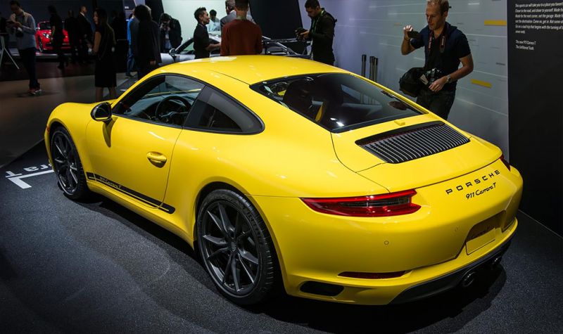 
                                    Porsche выпустила облегченную версию купе 911 Carrera
                            