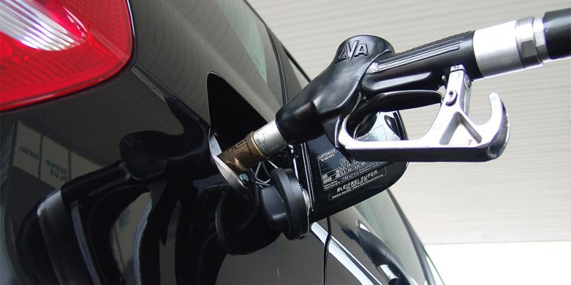 
                                    Россиянам пообещали остановить рост цен на бензин до конца 2017 года
                            
