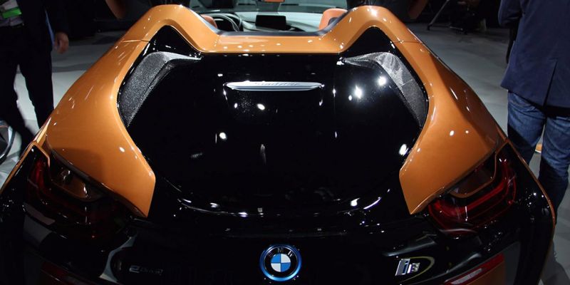 
                                    BMW i8 превратили в гибридный родстер
                            
