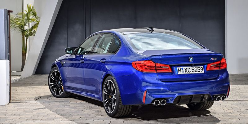 
                                    BMW назвала рублевую стоимость нового седана M5
                            