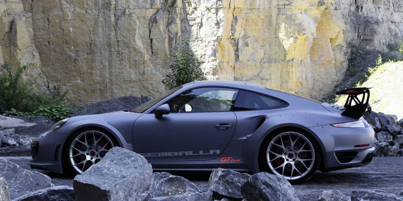 
                                    Porsche 911 превратили в 828-сильный гиперкар
                            