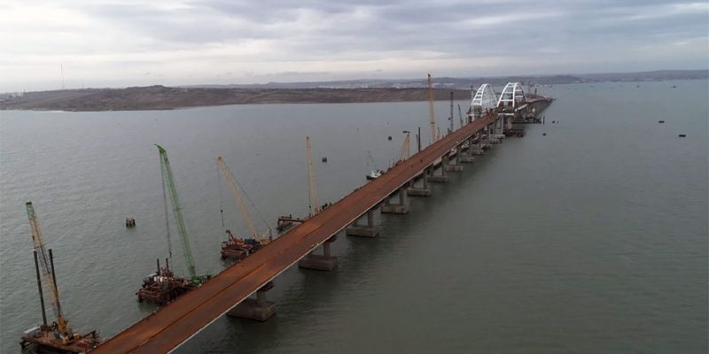 
                                    Автомобильное движение по Керченскому мосту откроют в 2018 году
                            