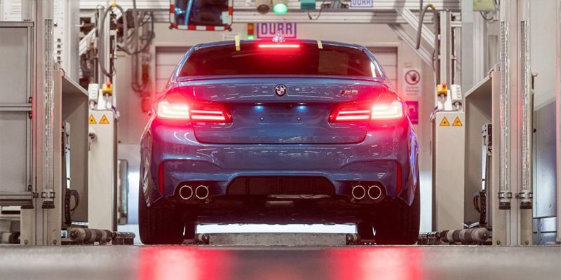 
                                    BMW начала производство седана M5 нового поколения
                            