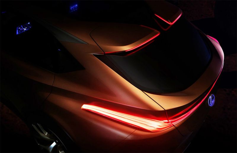 
                                    Lexus показал оптику нового флагманского кроссовера
                            
