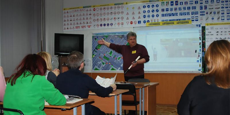 
                                    В российских школах начнут обучать безопасности на дорогах
                            