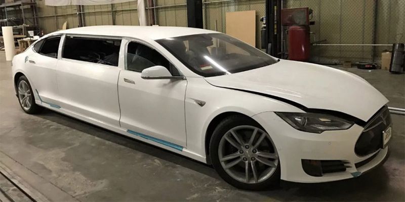 
                                    Лимузин на базе Tesla Model S выставили на eBay
                            