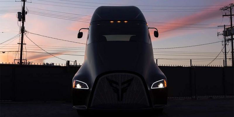 
                                    36 тонн и 700 сил: представлен конкурент грузовика Tesla
                            