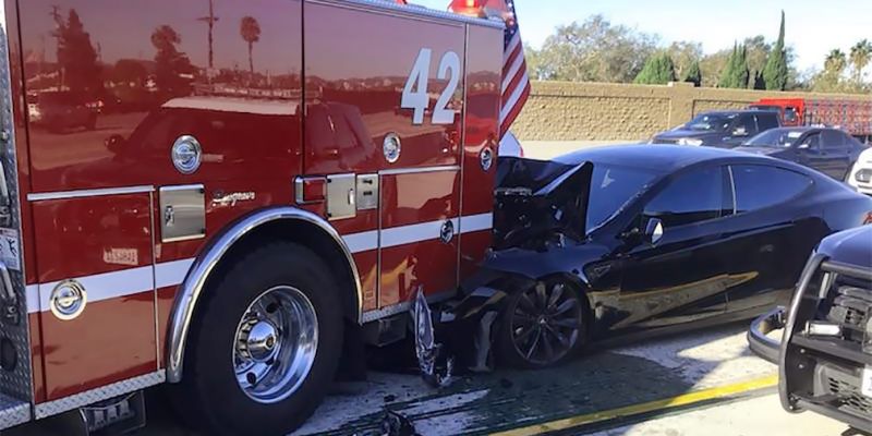 
                                    Автопилот Tesla врезался в пожарную машину на трассе
                            