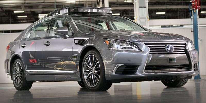 
                                    Toyota представила автономную машину нового поколения
                            