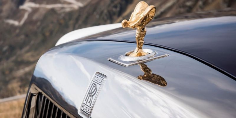 
                                    Rolls-Royce Cullinan: роскошный кроссовер будут продавать в России
                            